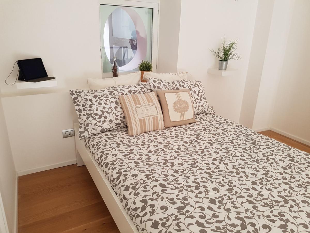Via Roma Apartment Deluxe Salerno Zewnętrze zdjęcie